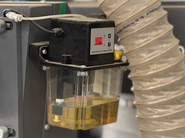 Bomba de lubrificação automática da router CNC RT3000, com reservatório de óleo e visor digital