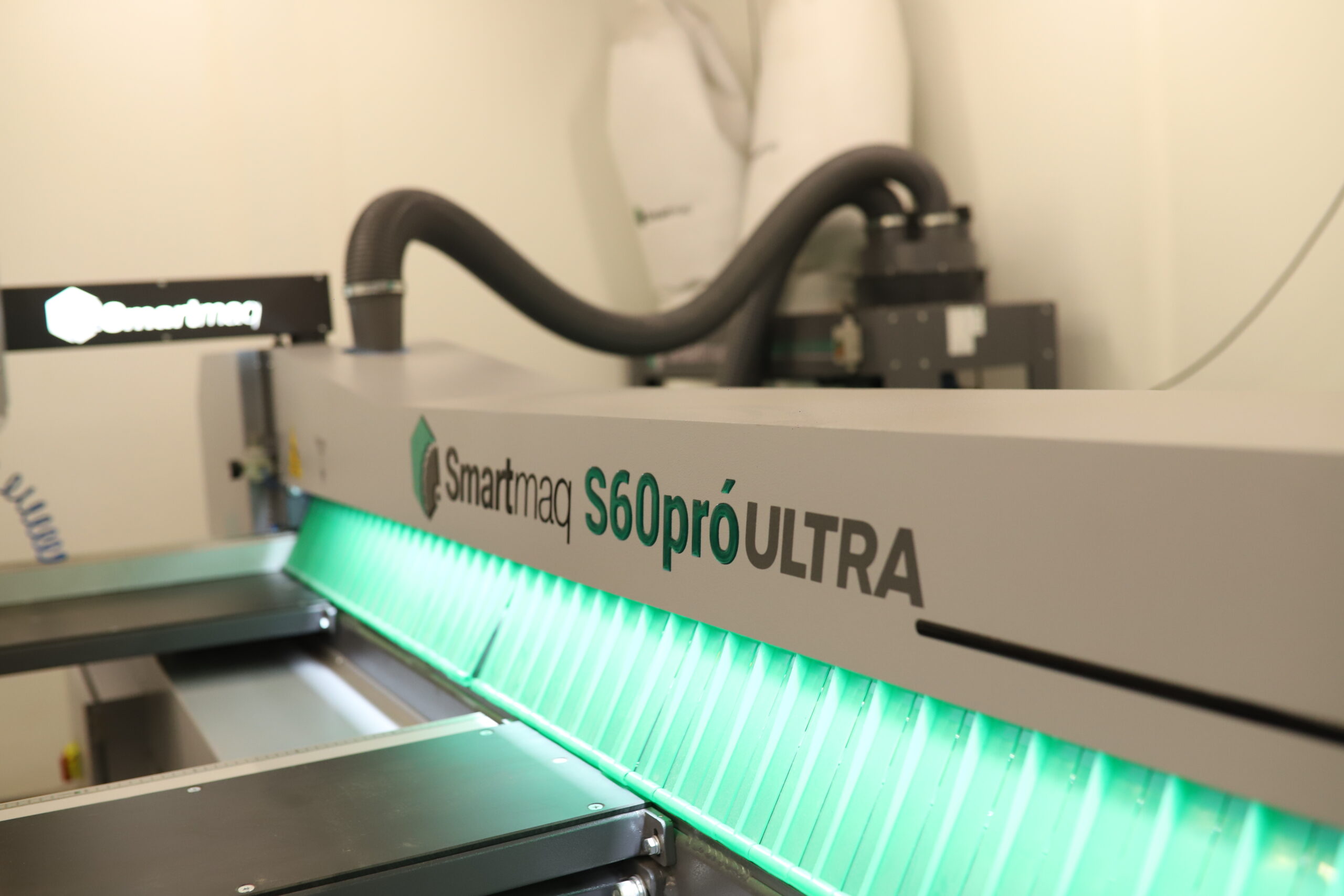 Smartmaq S60pró Ultra — identificação e iluminação de precisão em estúdio